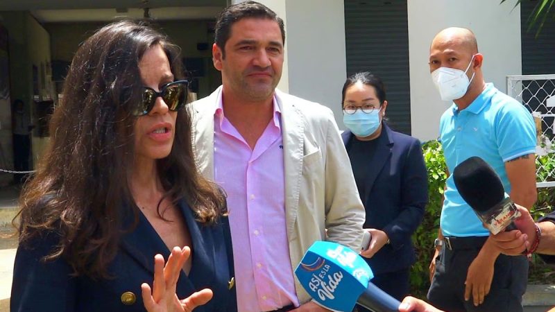 Silvia Bronchalo atiende a los medios en Tailandia