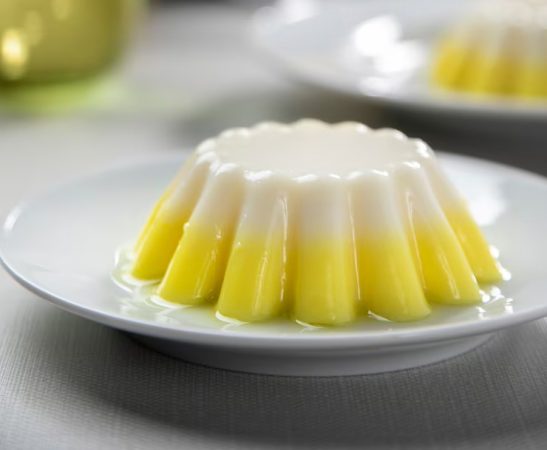 Sirve el flan de limón