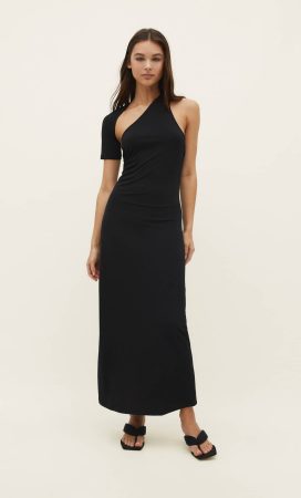 Vestido negro espectacular de Stradivarius del estilo de Camila Cabello por 19 € 29 Merca2.es Stradivarius 1 Merca2.es