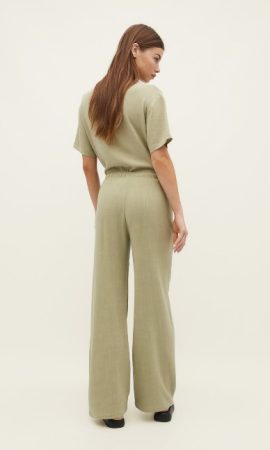 Stradivarius tiene este pantalón low cost en once colores distintos a elegir 51 Merca2 Comodidad y versatilidad en un mismo pantalón