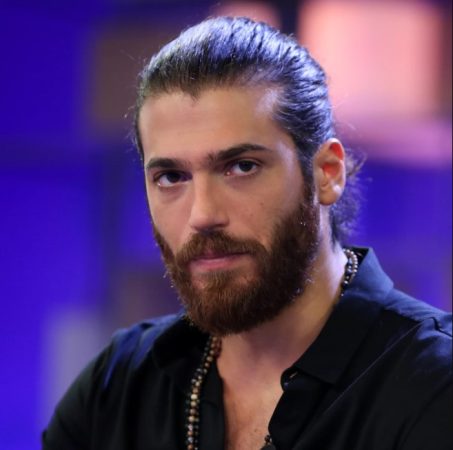 Una historia de ficción bien contada es “Violeta como el mar”