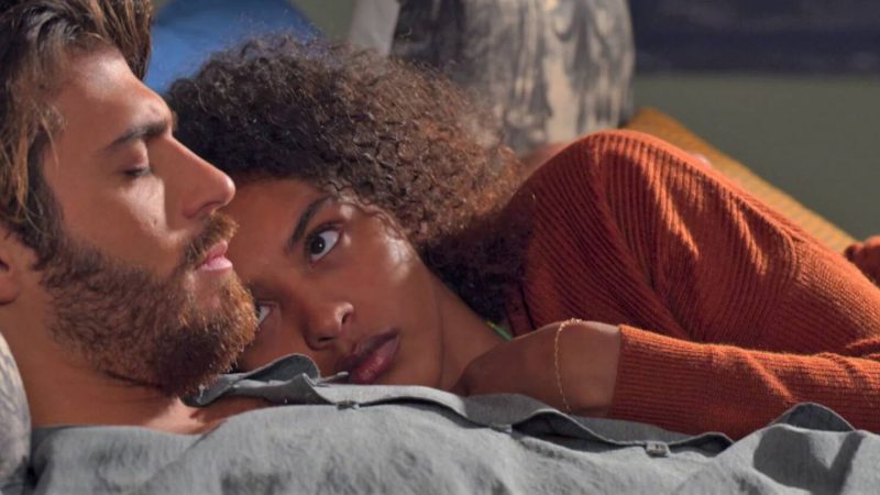 De esto trata "Violeta como el Mar"