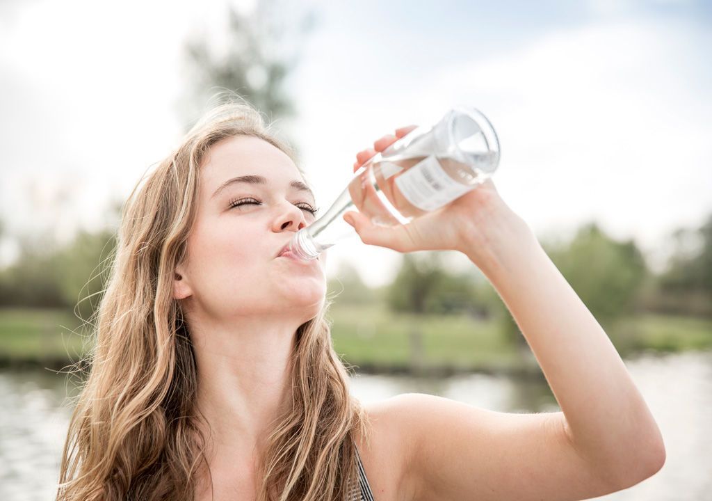 Atención, estos son los síntomas que indican que estás bebiendo poca agua