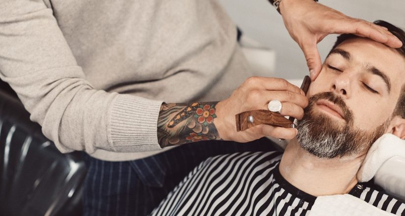 “Cortarse el pelo va a ser un lujo”: el futuro de la barbería según Manuel Cortés 1 Merca2.es El futuro incierto de la barbería: sacrificio, gestión y resiliencia