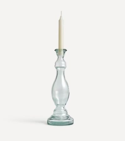 Farolillos, guirnaldas y más: El Corte Inglés tira de precio estos artículos para que tu patio brille en las noches 28 Merca2.es candelabro curvo vidrio reciclado