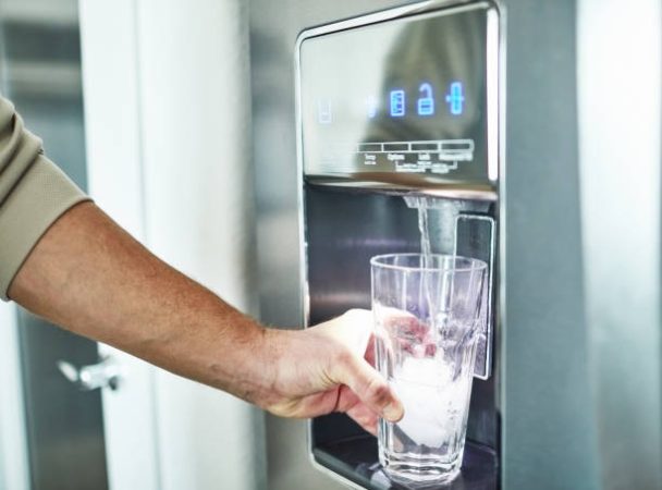Estos son los peligros para la salud de beber agua demasiado fría en verano 17 Merca2.es dispensador de agua y hielo Merca2.es