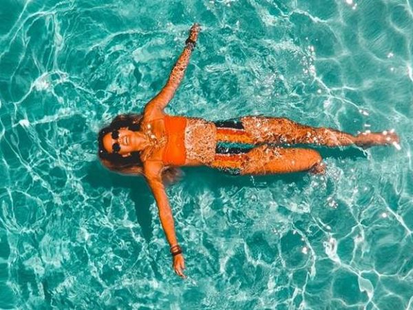 Ejercicios en la piscina para tur abdominales