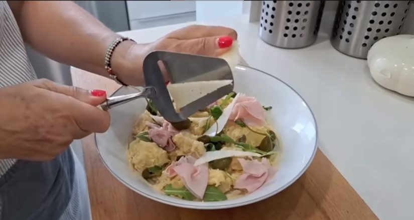 ¿Cómo se describe la ensalada de Martín Berasategui?