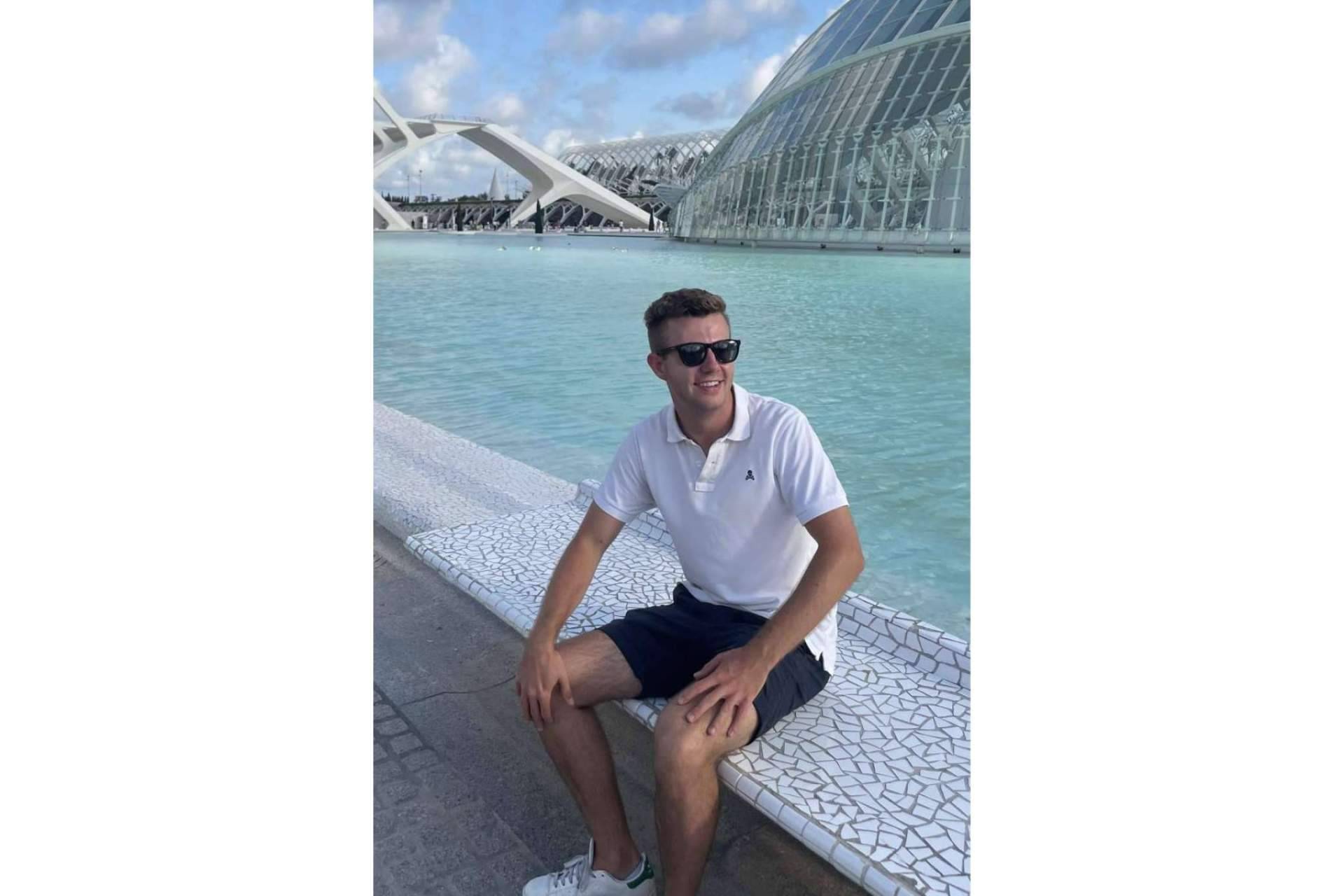 English Made Easy, la academia de inglés fundada por el joven empresario Oliver Gutridge, que ya cuenta con más de 100 K de seguidores en Instagram