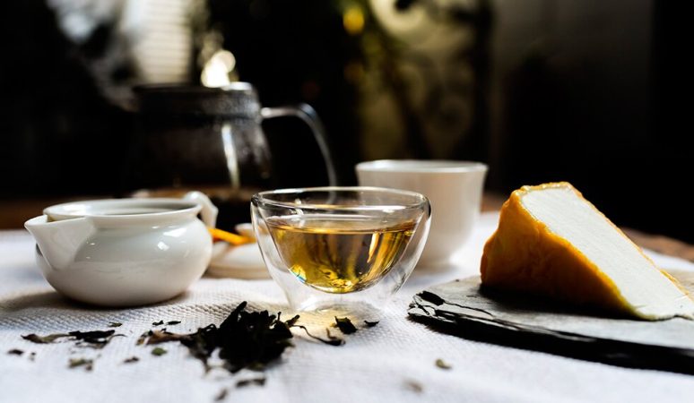 Estos son los peligros para la salud de beber agua demasiado fría en verano 16 Merca2.es infusion con la comida Merca2.es