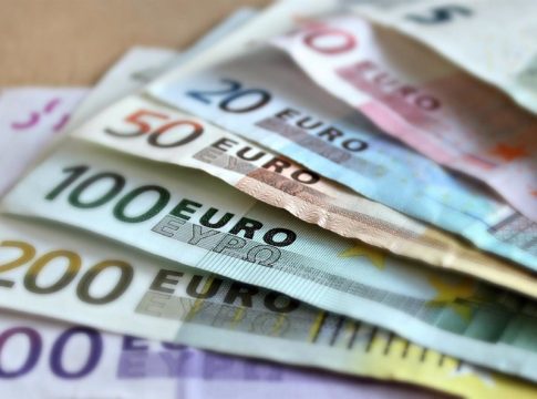 La banca española ofrece depósitos en Europa de entre al 3% y el 5% de interés banca española ofrece depósitos en Europa de entre al 3% y el 5% de interés