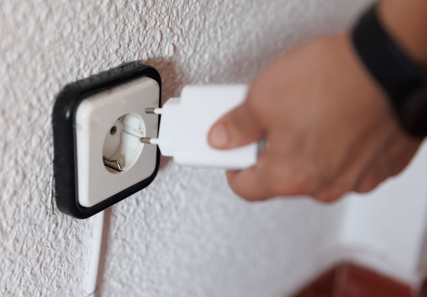 El precio de la luz sube un 14% y supera de nuevo la barrera de los 100 €/MWh