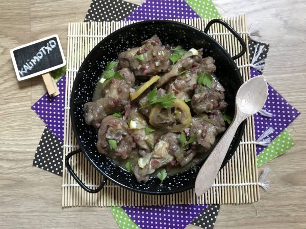 Pollo y kalimotxo una gran combinación