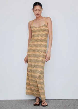 Vestido diseño geométrico de Mango