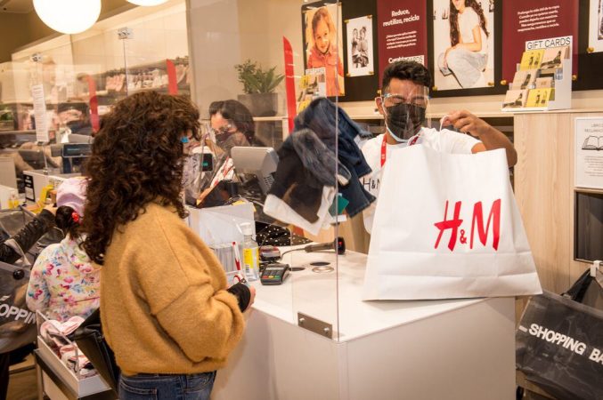 Gana dinero llevando ropa usada de Mango y Zara a H&M 100 Merca2 H&M se quiere convertir en una alternativa para ofrecer ropa usada