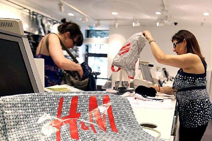 Gana dinero llevando ropa usada de Mango y Zara a H&M 102 Merca2 La sostenibilidad es la clave en esto de la reciclar la ropa usada