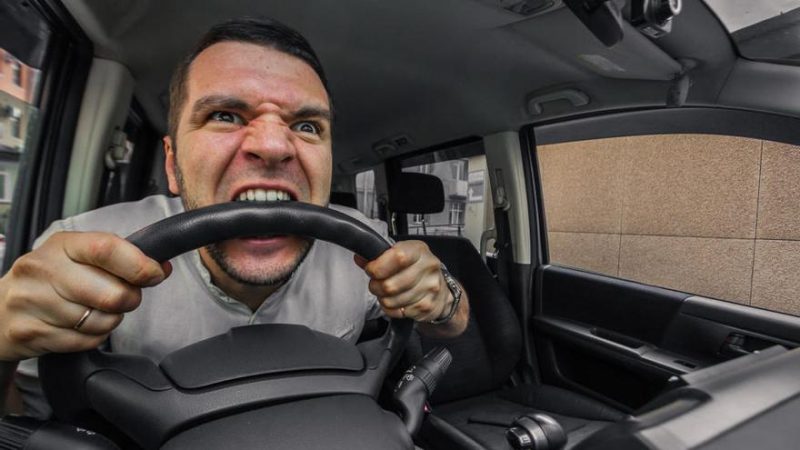 Los consejos de la DGT para superar un atasco en verano sin volverse loco 29 Merca2.es atasco