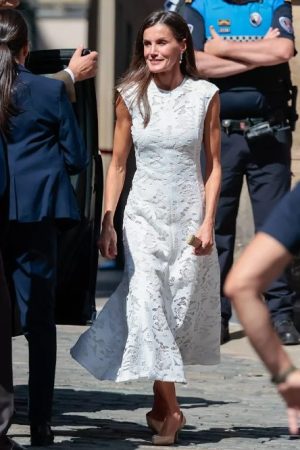Viste como la reina Letizia por menos de 30 euros con este vestido de Sfera 1 Merca2.es Captura de pantalla 2023 09 12 205517 Merca2.es