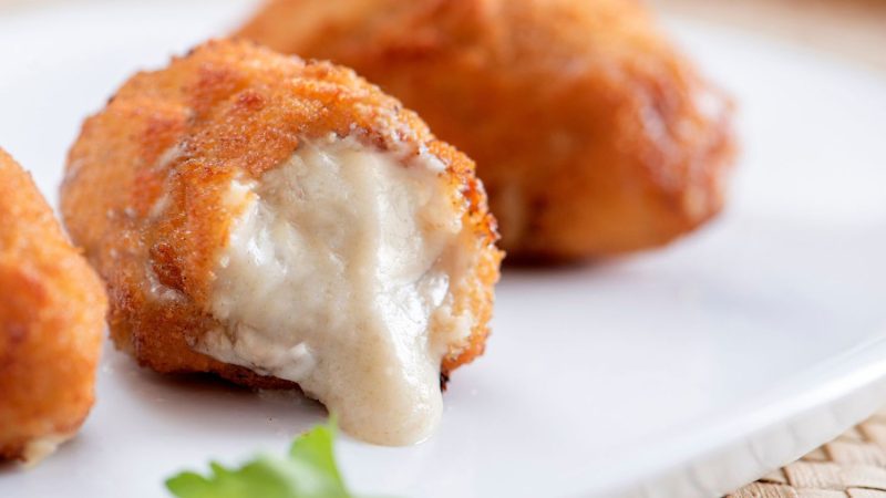 Las croquetas con queso son irresistibles