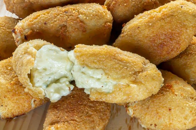 Ahora, a formar las croquetas con queso