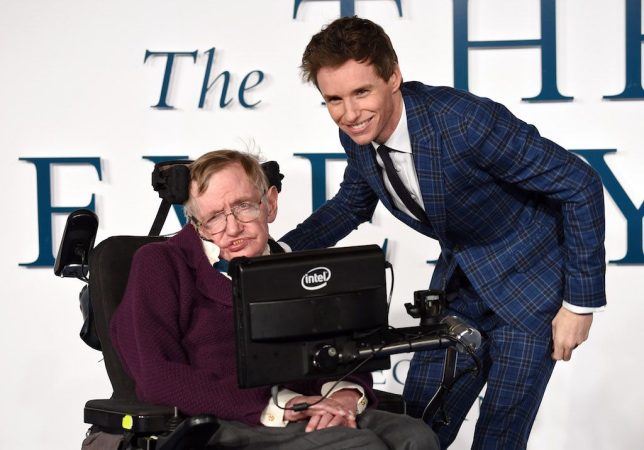 Eddie Redmayne se despide de Stephen Hawking Fue el hombre mas divertido que he conocido Merca2.es