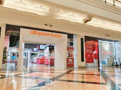 Tienda 'AliExpress Plaza' en el Centro Comercial Gran Via 2 de L'Hospitalet de Llobregat (Barcelona) Tienda 'AliExpress Plaza' en el Centro Comercial Gran Via 2 de L'Hospitalet de Llobregat (Barcelona)