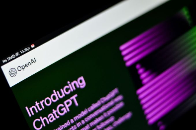 Microsoft busca no depender de OpenAI porque le sale muy cara