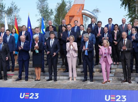 Foto de familia de los asistentes tras la reunión informal de ministros de economía en el marco de la Presidencia de España del Consejo de Unión Europea, a 15 de septiembre de 2023, en Santiago de Compostela, A Coruña, Galicia (España)