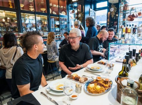 Apple baja sus ventas pero le salvan los ingresos que cobra por sus caros servicios