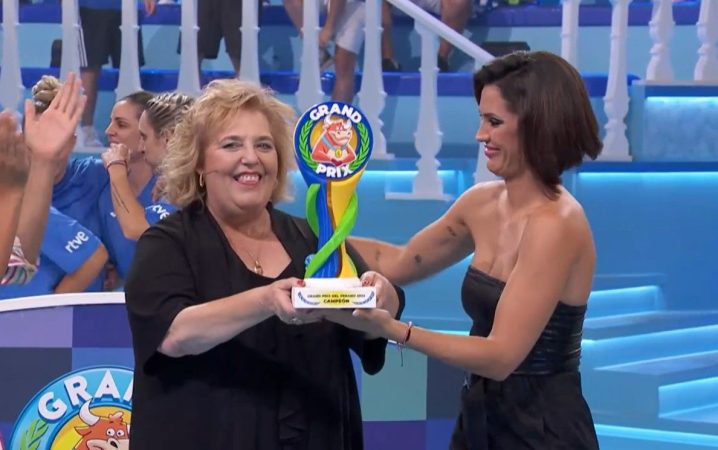 La alcaldesa de Alfacar recibe el trofeo