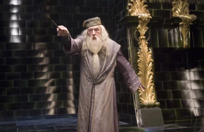 Michael Gambon como Dumbledore
