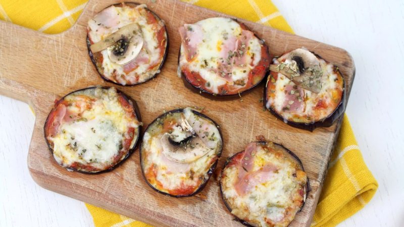Ingredientes para hacer las mini pizzas de berenjena y bacon