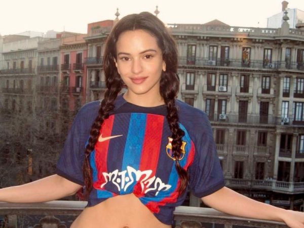 Rosalía con su camiseta del Barcelona