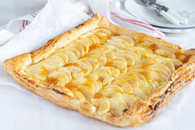 Parece sofisticada, pero la tarta de manzana y crema no lo es