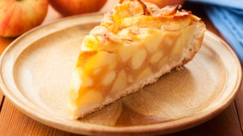 ¿Cómo preparar una tarta de manzana y crema pastelera?