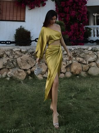 Vestido de satén de Zara