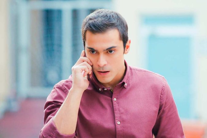 Yigit recibe instrucciones