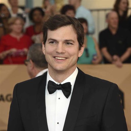 ashton kutcher 61f213e8 800x800 Merca2.es
