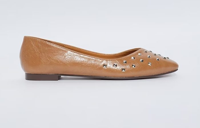 bailarinas camel con tachuelas