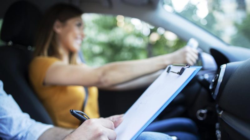 Hay que impulsar a los jóvenes a sacarse el carnet de conducir, pero ¿cómo?