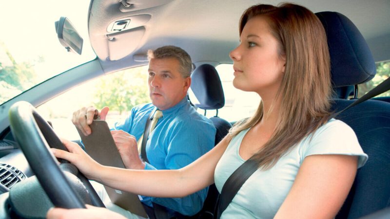 ¿Cómo se puede obtener el carnet de conducir gratis?