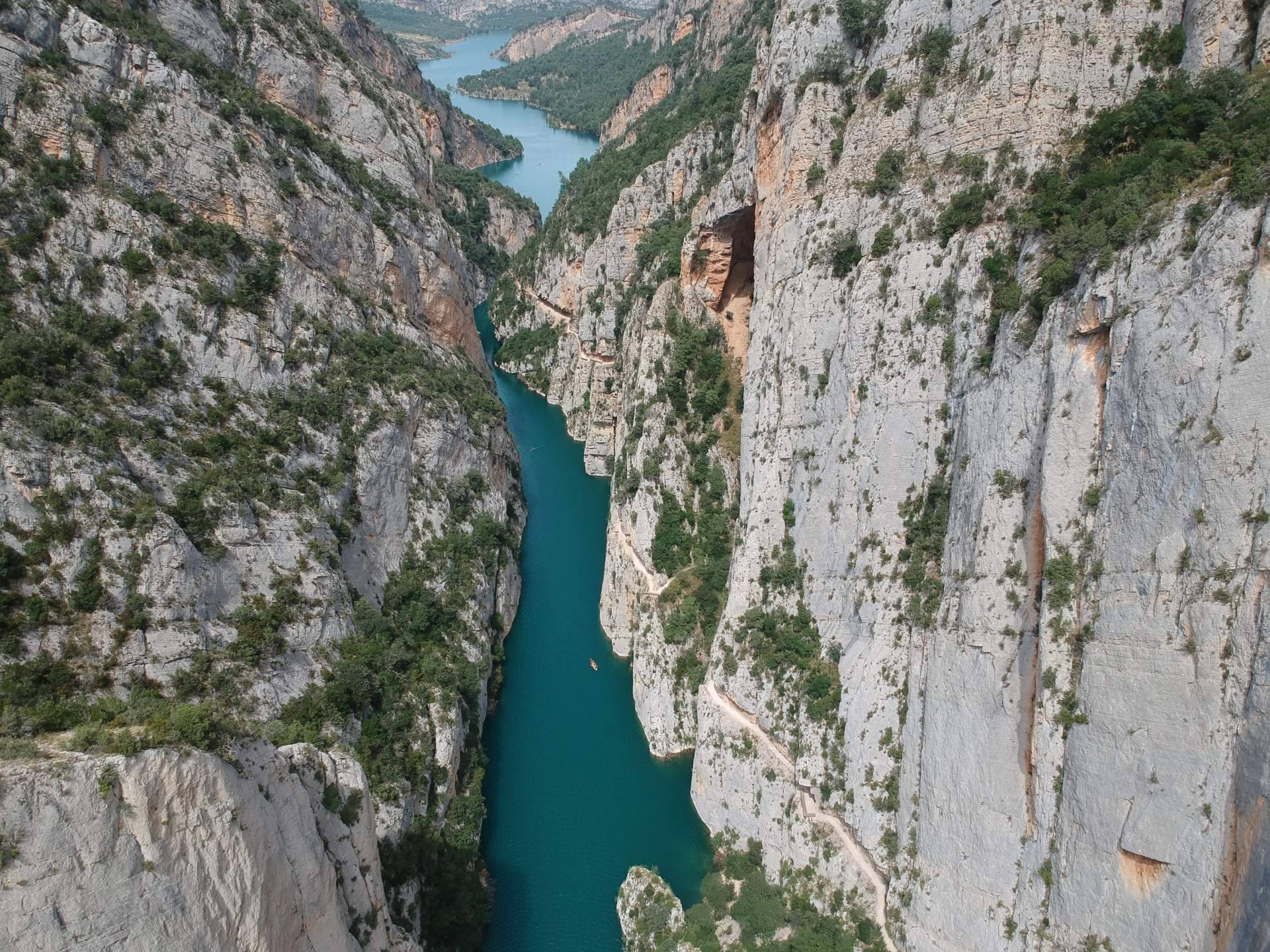 Disfrutar de un día diferente haciendo una vía ferrata en el Congost de Mont-rebei