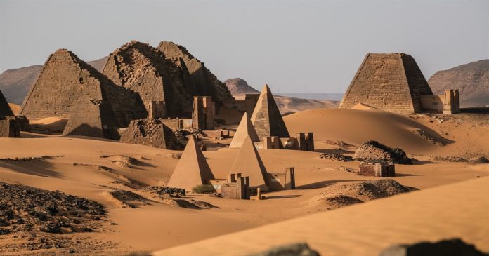 las-piramides-meroe-en-el-desierto-del-sahara-sudan_ff98c56f_1200x630 Pirámides en Sudán