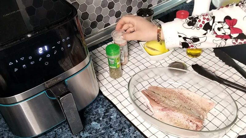 Llega el momento de introducir la lubina en el Airfryer