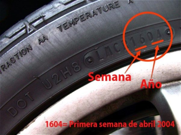 Busca el último par de número, porque ese hace referencia al año de fabricación