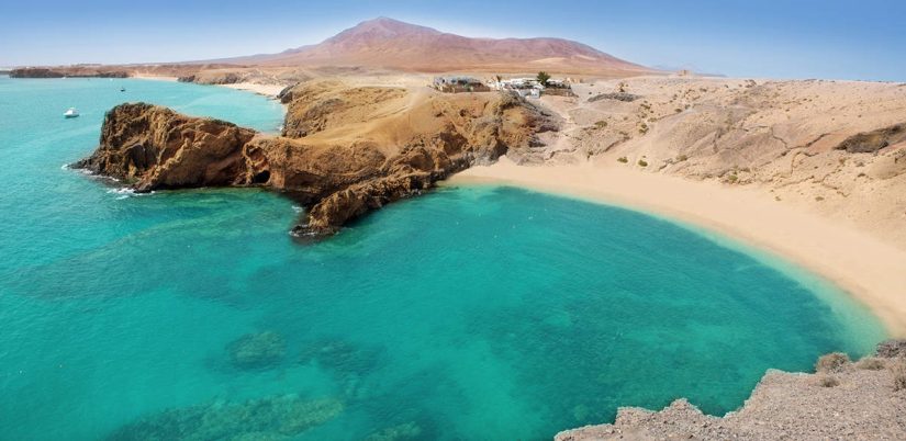 Las mejores playas y calas españolas para visitar en septiembre 37 Merca2.es Playa de las Conchas (La Graciosa)