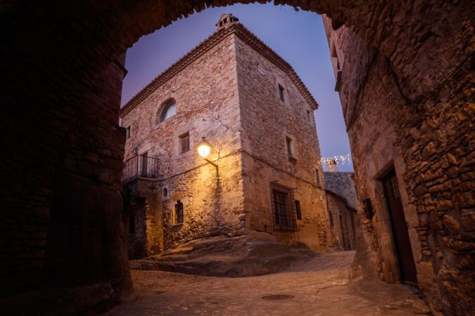 ¿Cómo se llega a Peratallada en Girona?