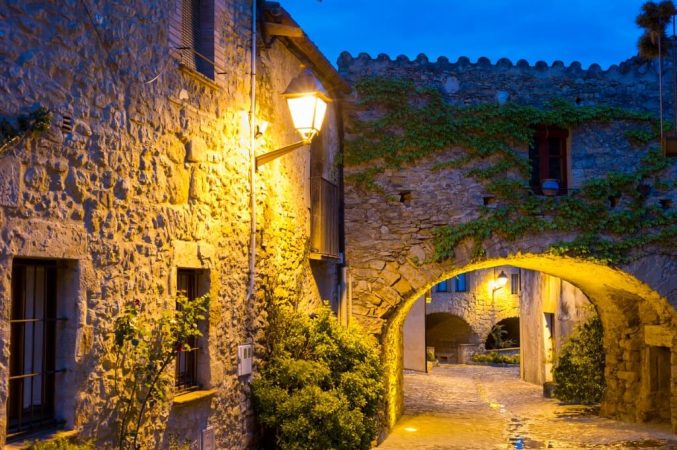 Desde Barcelona (unos 1 hora y 30 minutos, aproximadamente 130 kilómetros)