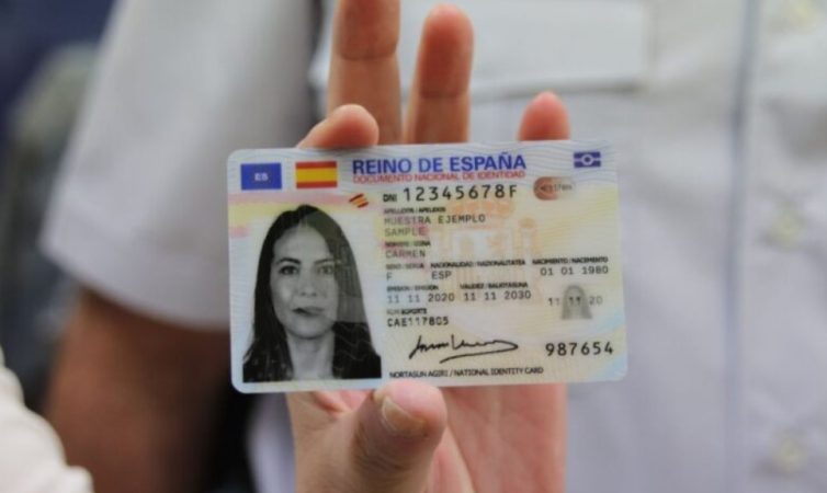 La advertencia que hace la Policía Nacional cuando vas a renovar el DNI