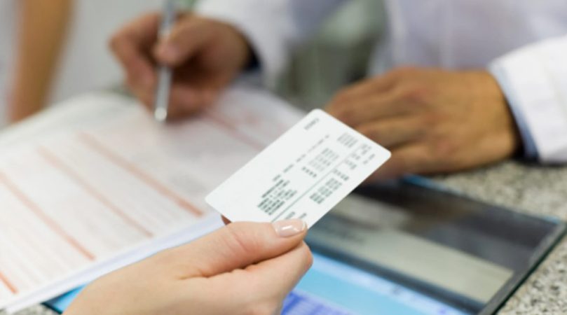 ¿Tiene la misma validez llevar una foto de mi DNI que llevar el documento físico encima? 52 Merca2.es renovar DNI 7 Merca2.es